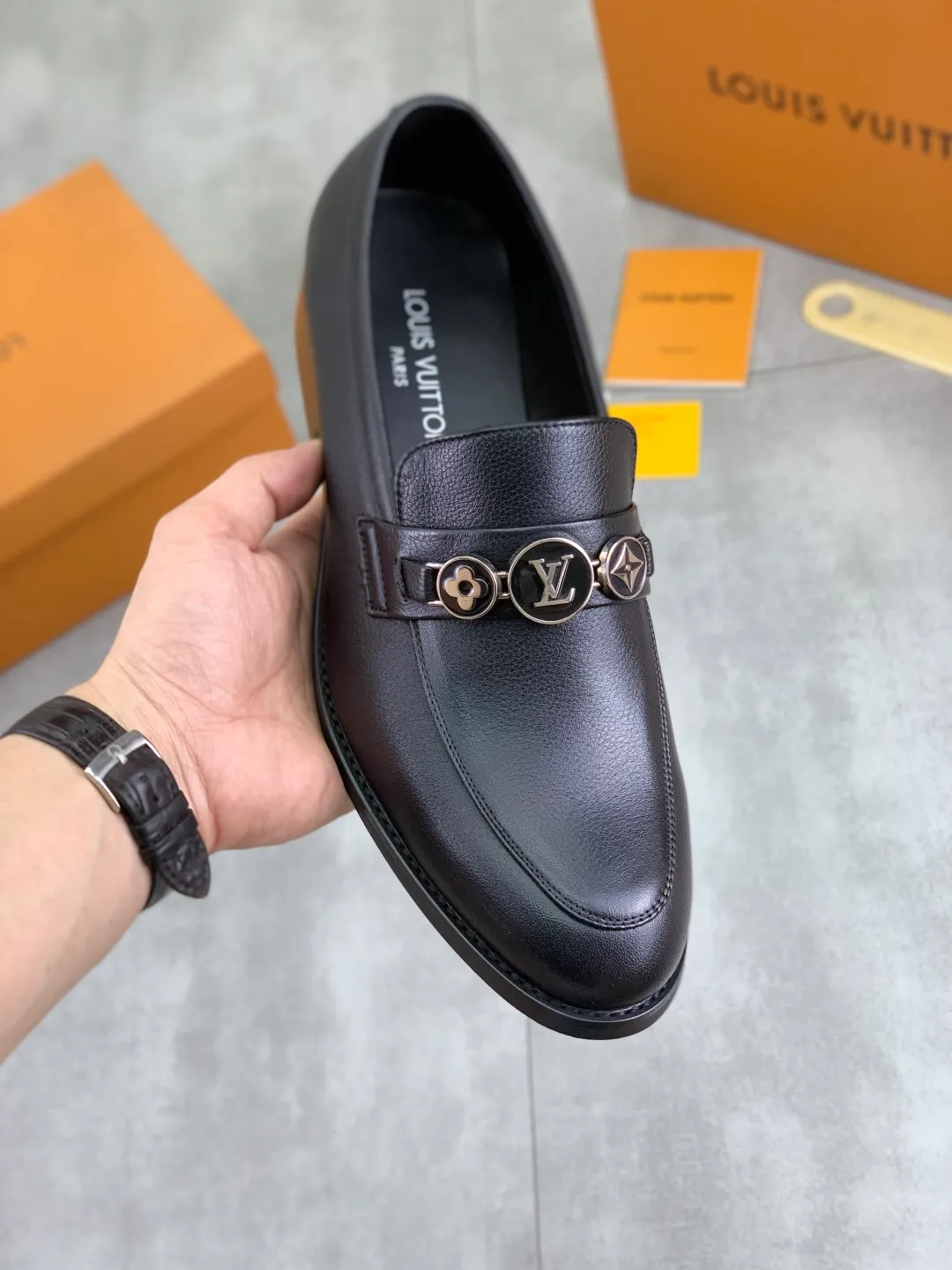 Men's Men's Shoes 💰P420 [New Style] 💰Yangli💎💎💎[Louis Vuitton] LV high-end men's formal business leather shoes, original order 1:1! Original imported calfskin, original metal buckle, imported sheepskin lining for feet, original outsole, men's shoe size: 39-45 (38.46 customized) black optional